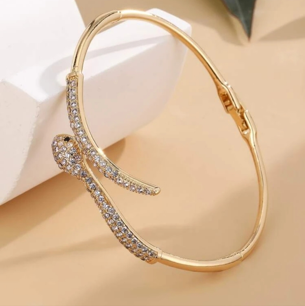 🐍🐍NEW🐍🐍PRETTY!! Rhinestone SNAKE BANGLE Bracelet in GOLD 🐍🐍